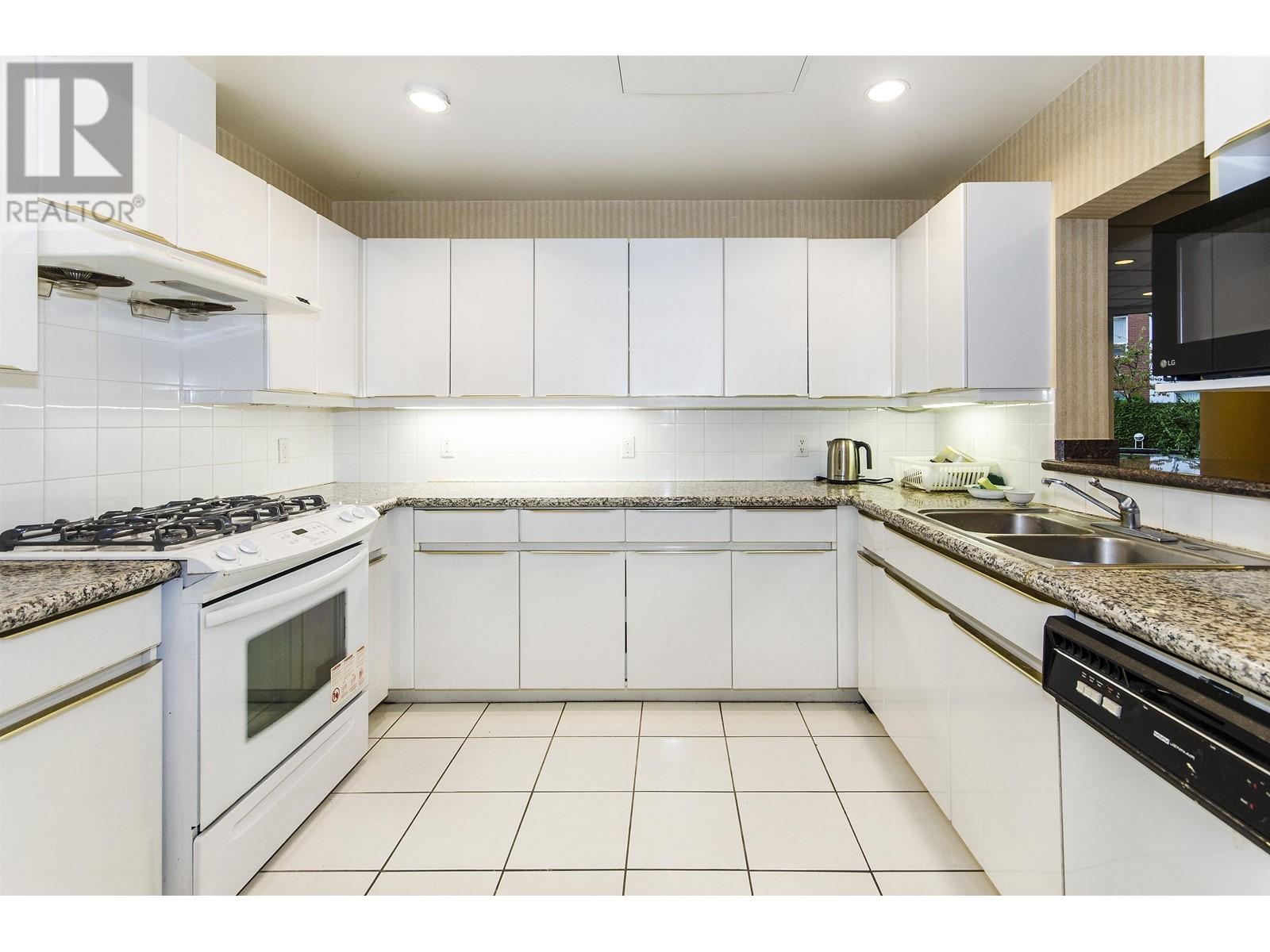 Listing Picture 6 of 22 : 204 688 FAIRCHILD ROAD, Vancouver / 溫哥華 - 魯藝地產 Yvonne Lu Group - MLS Medallion Club Member