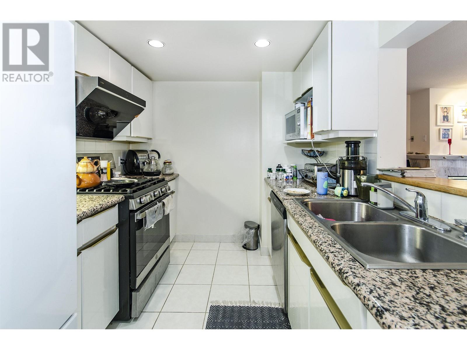 Listing Picture 10 of 22 : 204 688 FAIRCHILD ROAD, Vancouver / 溫哥華 - 魯藝地產 Yvonne Lu Group - MLS Medallion Club Member