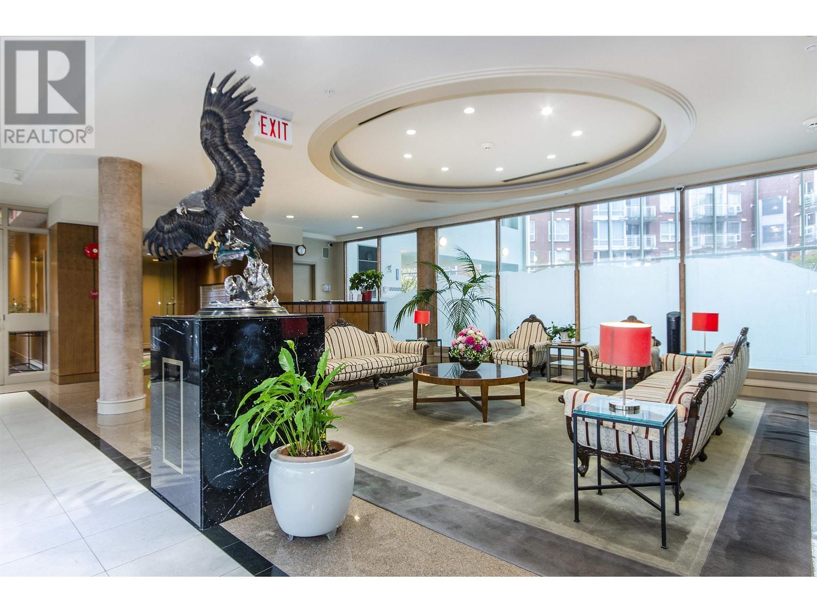 Listing Picture 2 of 22 : 204 688 FAIRCHILD ROAD, Vancouver / 溫哥華 - 魯藝地產 Yvonne Lu Group - MLS Medallion Club Member