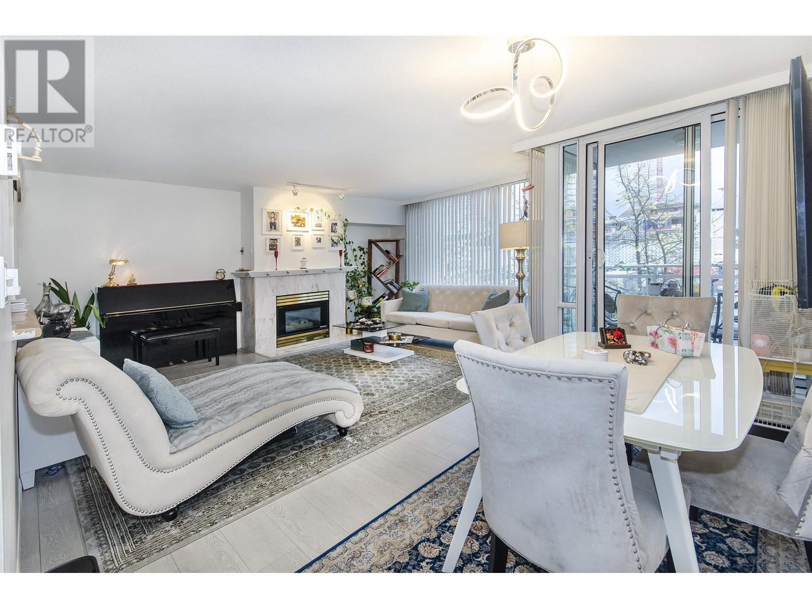 Listing Picture 12 of 22 : 204 688 FAIRCHILD ROAD, Vancouver / 溫哥華 - 魯藝地產 Yvonne Lu Group - MLS Medallion Club Member