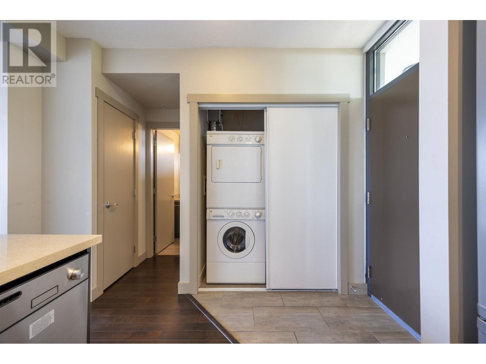 Listing Picture 9 of 13 : 715 9009 CORNERSTONE MEWS, Burnaby / 本拿比 - 魯藝地產 Yvonne Lu Group - MLS Medallion Club Member