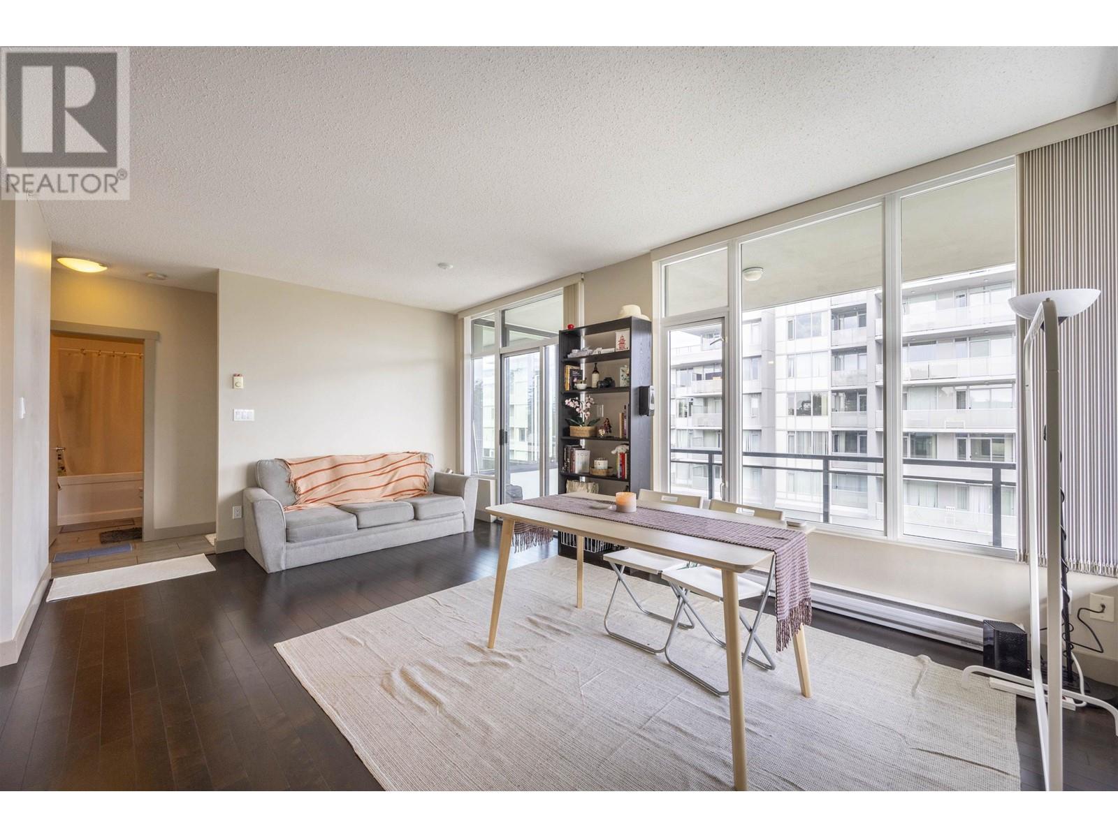 Listing Picture 4 of 15 : 714 9009 CORNERSTONE MEWS, Burnaby / 本拿比 - 魯藝地產 Yvonne Lu Group - MLS Medallion Club Member