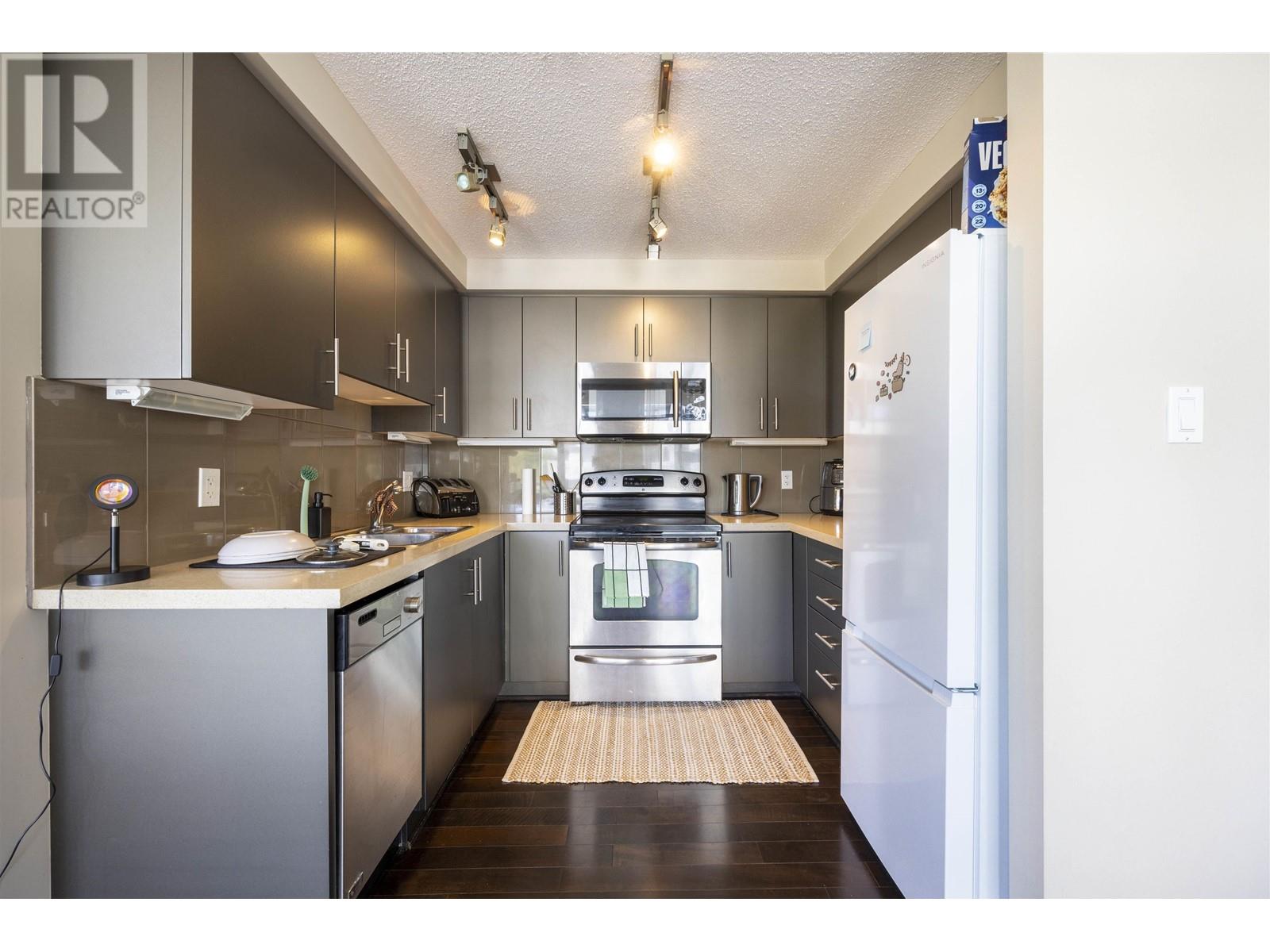 Listing Picture 6 of 15 : 714 9009 CORNERSTONE MEWS, Burnaby / 本拿比 - 魯藝地產 Yvonne Lu Group - MLS Medallion Club Member