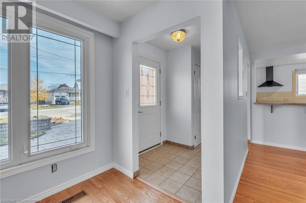 40 Aterno Drive, Hamilton, Ontario  L9C 5S5 - Photo 4 - 40668248