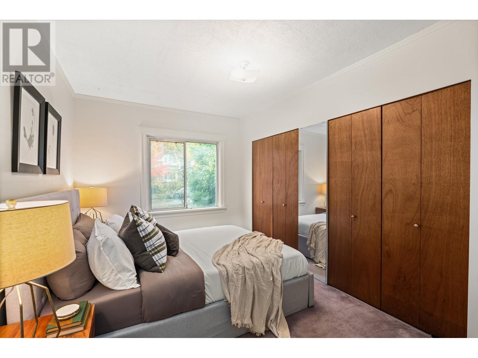 Listing Picture 11 of 21 : 1986 E 8TH AVENUE, Vancouver / 溫哥華 - 魯藝地產 Yvonne Lu Group - MLS Medallion Club Member