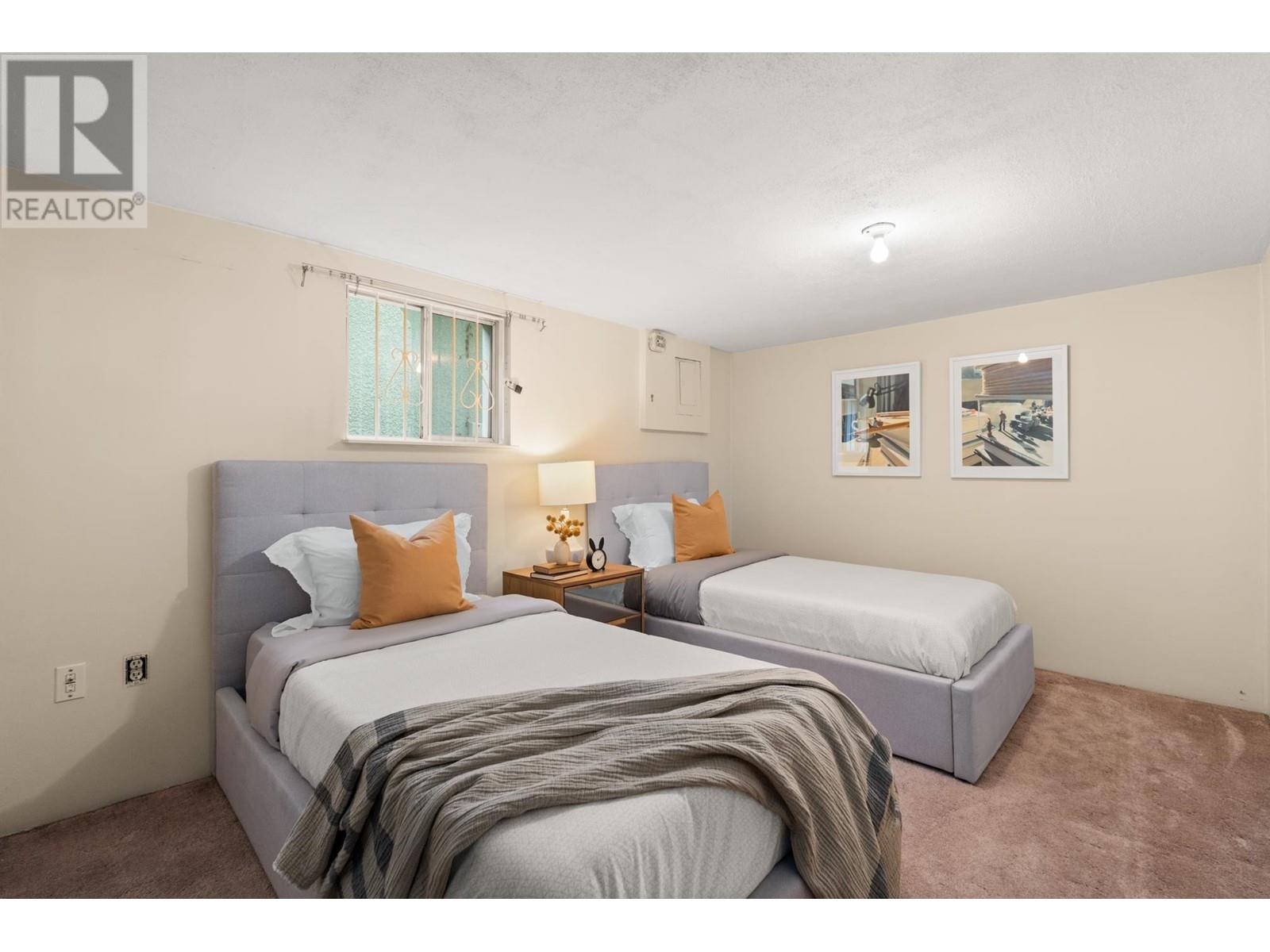 Listing Picture 13 of 21 : 1986 E 8TH AVENUE, Vancouver / 溫哥華 - 魯藝地產 Yvonne Lu Group - MLS Medallion Club Member