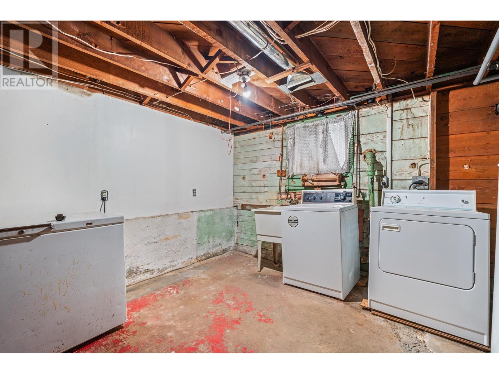 Listing Picture 17 of 21 : 1986 E 8TH AVENUE, Vancouver / 溫哥華 - 魯藝地產 Yvonne Lu Group - MLS Medallion Club Member