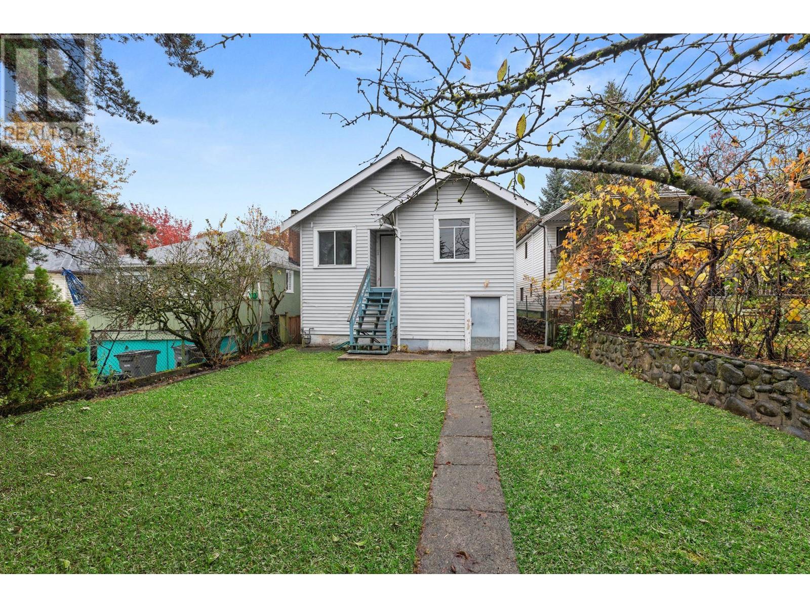 Listing Picture 18 of 21 : 1986 E 8TH AVENUE, Vancouver / 溫哥華 - 魯藝地產 Yvonne Lu Group - MLS Medallion Club Member