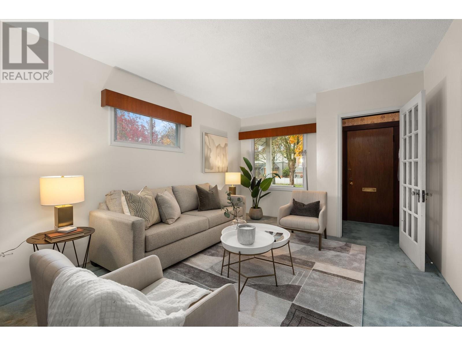 Listing Picture 3 of 21 : 1986 E 8TH AVENUE, Vancouver / 溫哥華 - 魯藝地產 Yvonne Lu Group - MLS Medallion Club Member