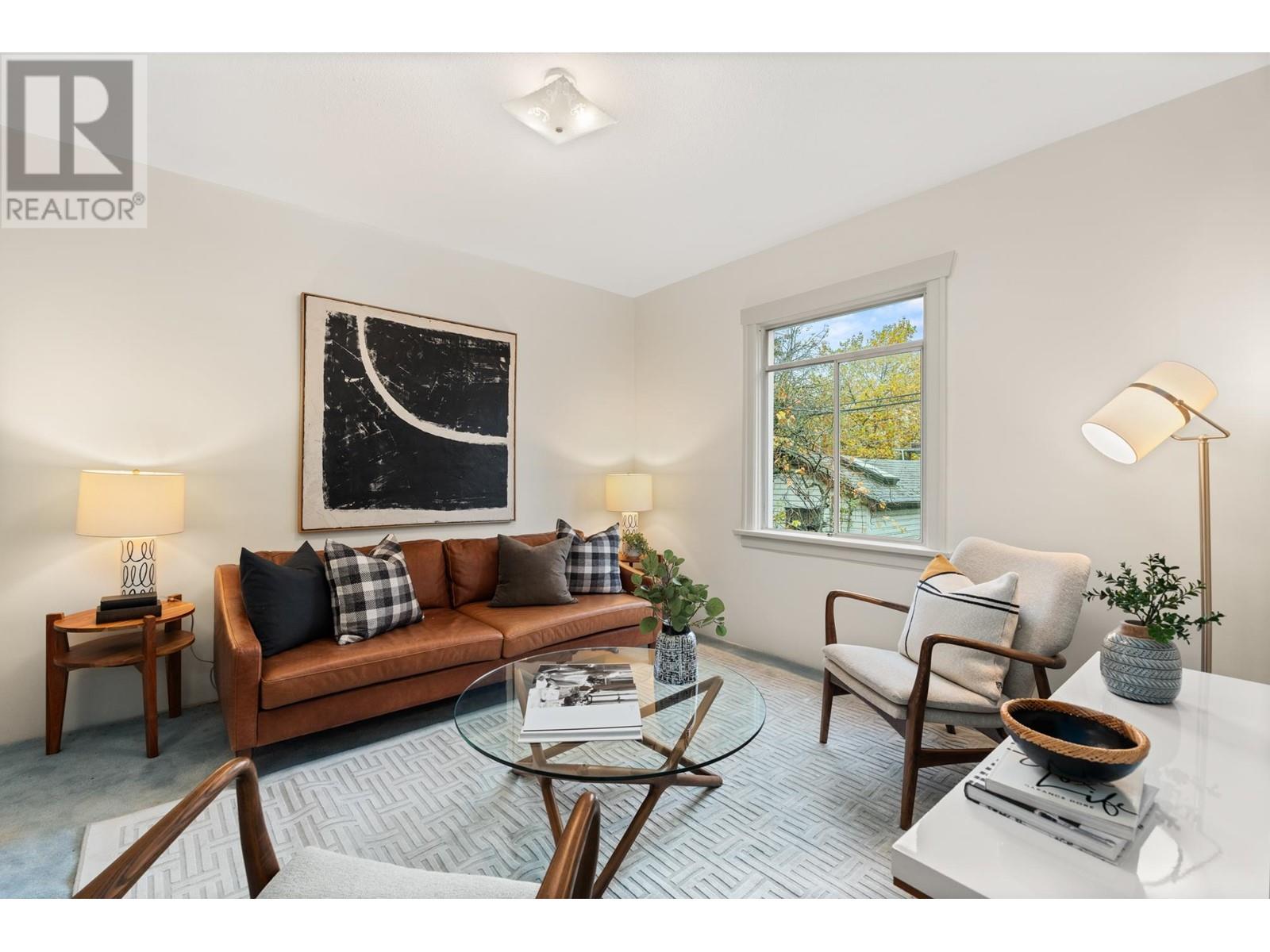 Listing Picture 4 of 21 : 1986 E 8TH AVENUE, Vancouver / 溫哥華 - 魯藝地產 Yvonne Lu Group - MLS Medallion Club Member