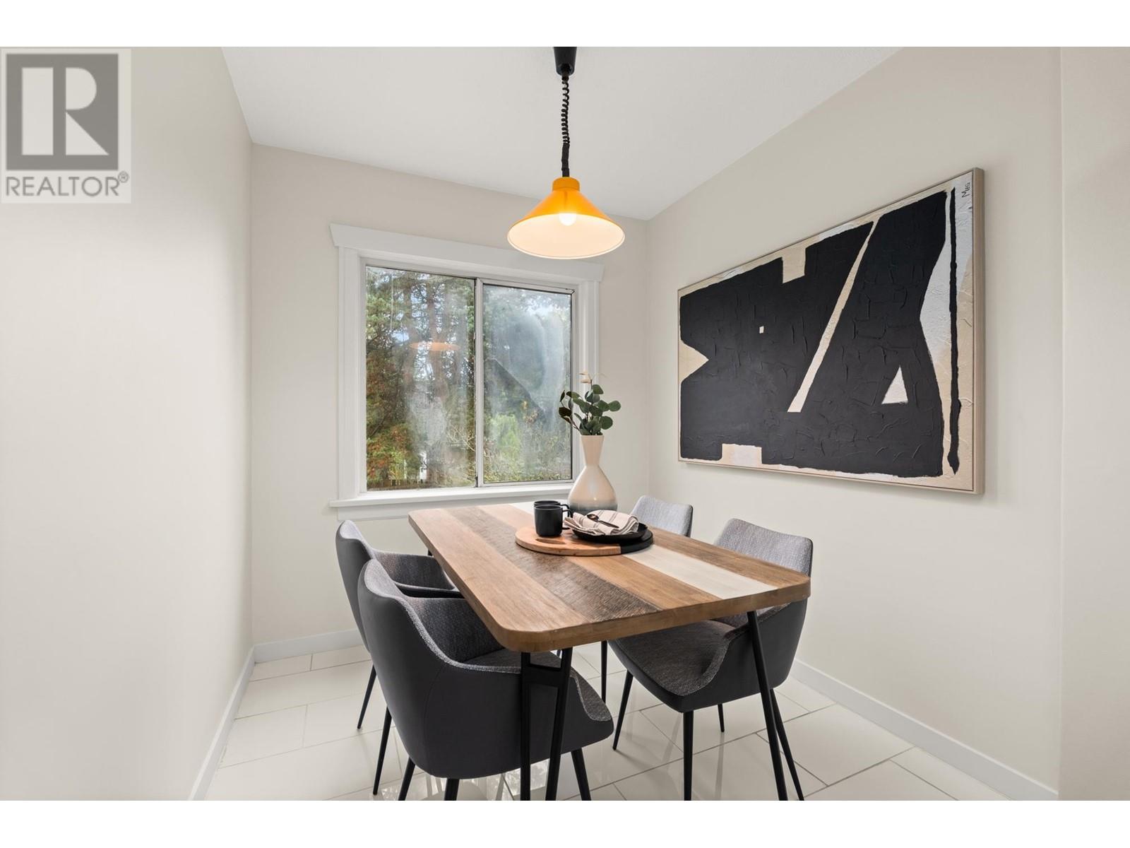 Listing Picture 9 of 21 : 1986 E 8TH AVENUE, Vancouver / 溫哥華 - 魯藝地產 Yvonne Lu Group - MLS Medallion Club Member