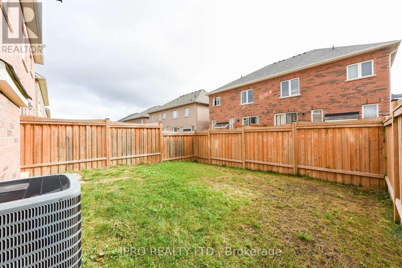 69 Vezna Crescent, Brampton (Credit Valley), Ontario  L6X 5K4 - Photo 5 - W10405209