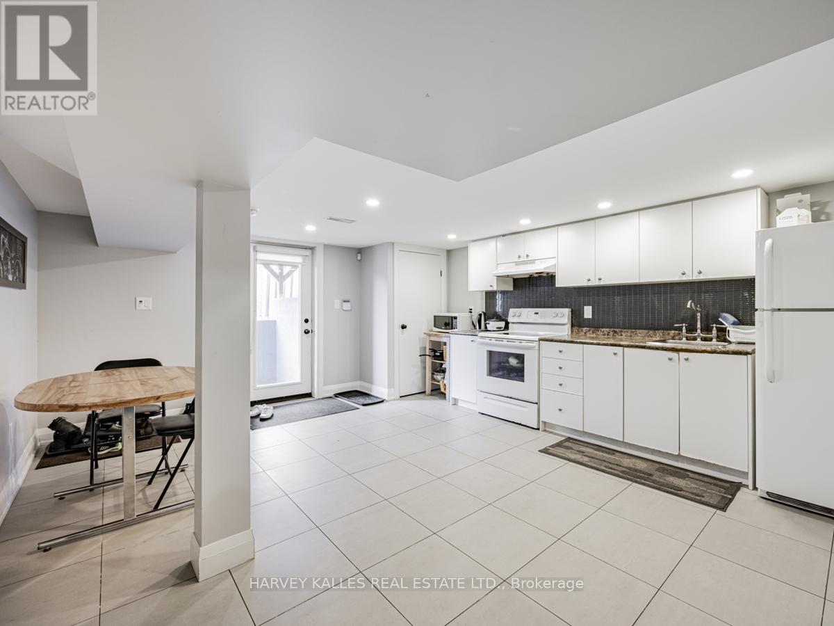 24 Westdale Drive, Toronto (Downsview-Roding-Cfb), Ontario  M3K 1A5 - Photo 22 - W10409647