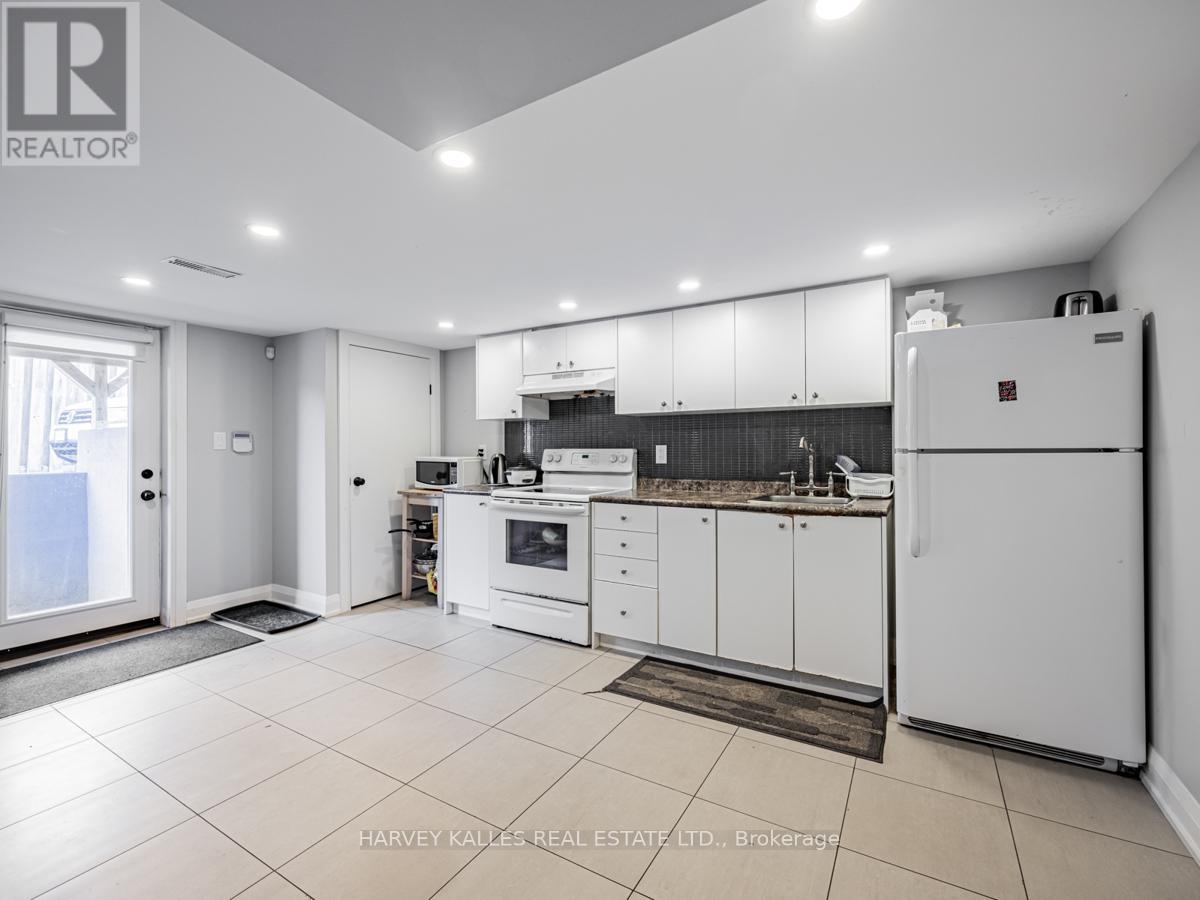 24 Westdale Drive, Toronto (Downsview-Roding-Cfb), Ontario  M3K 1A5 - Photo 23 - W10409647