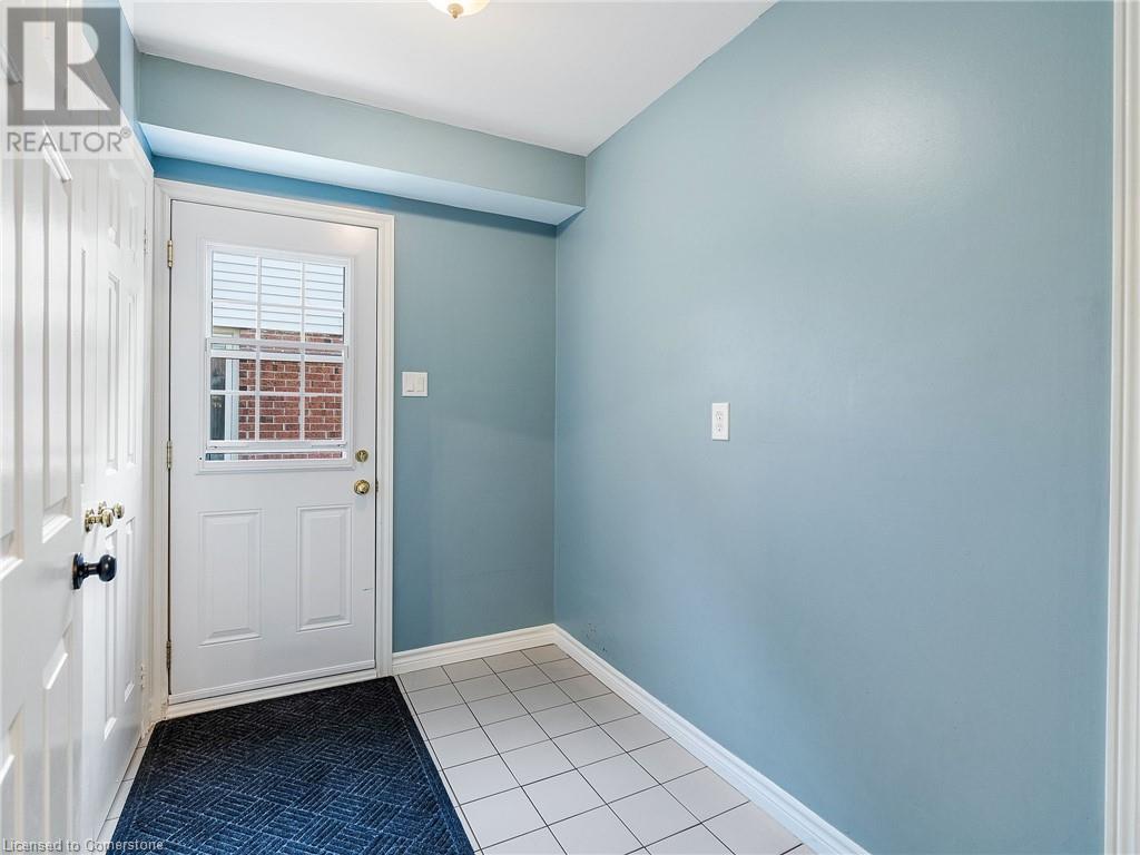 2079 Hunters Wood Drive, Burlington, Ontario  L7M 2T1 - Photo 24 - 40648356