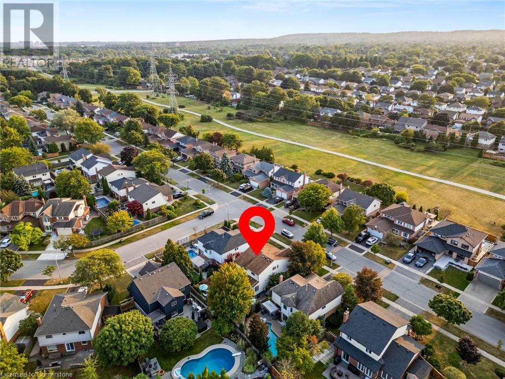 2079 Hunters Wood Drive, Burlington, Ontario  L7M 2T1 - Photo 4 - 40648356