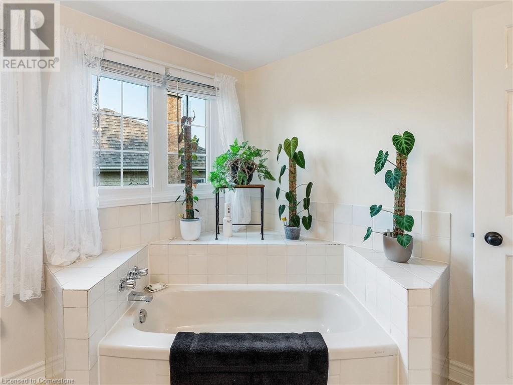 2079 Hunters Wood Drive, Burlington, Ontario  L7M 2T1 - Photo 42 - 40648356