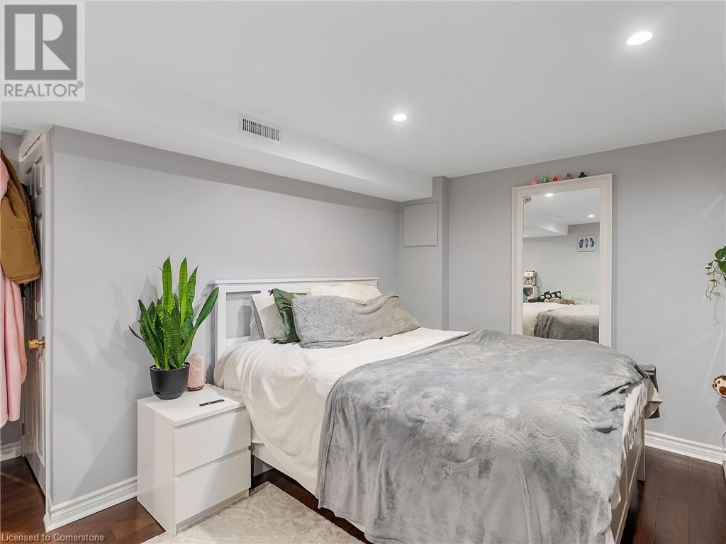 2079 Hunters Wood Drive, Burlington, Ontario  L7M 2T1 - Photo 45 - 40648356