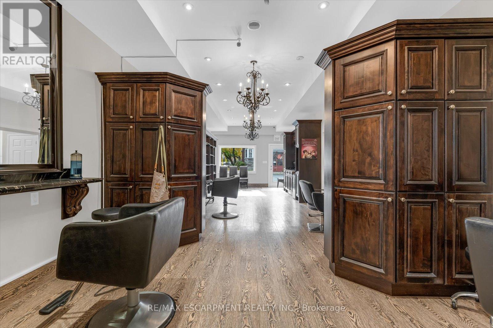 1261 Main Street E, Hamilton (Crown Point), Ontario  L8K 1A8 - Photo 6 - X10409736
