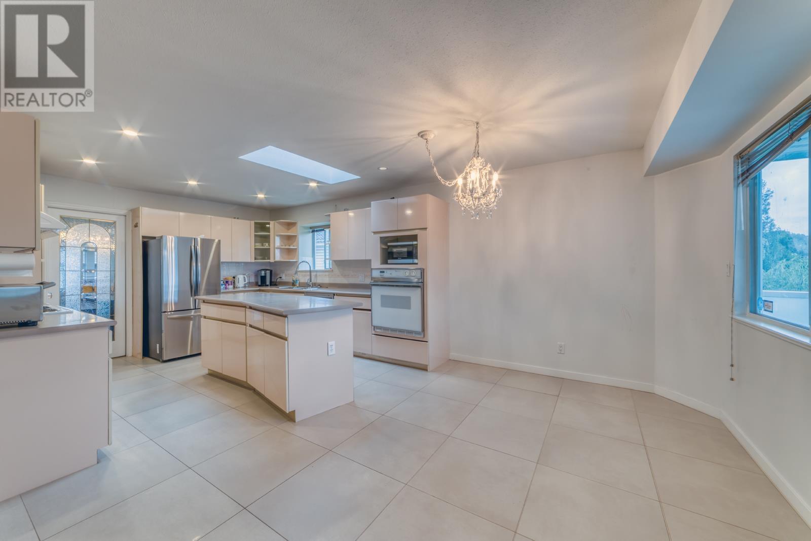 710 Crane Place, New Westminster, British Columbia  V3M 6P5 - Photo 12 - R2941651