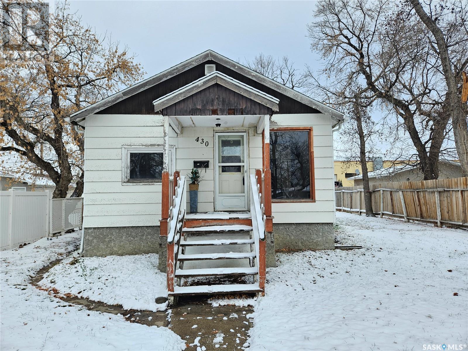 430 Stadacona Street E, Moose Jaw, Saskatchewan  S6H 0J8 - Photo 1 - SK987686