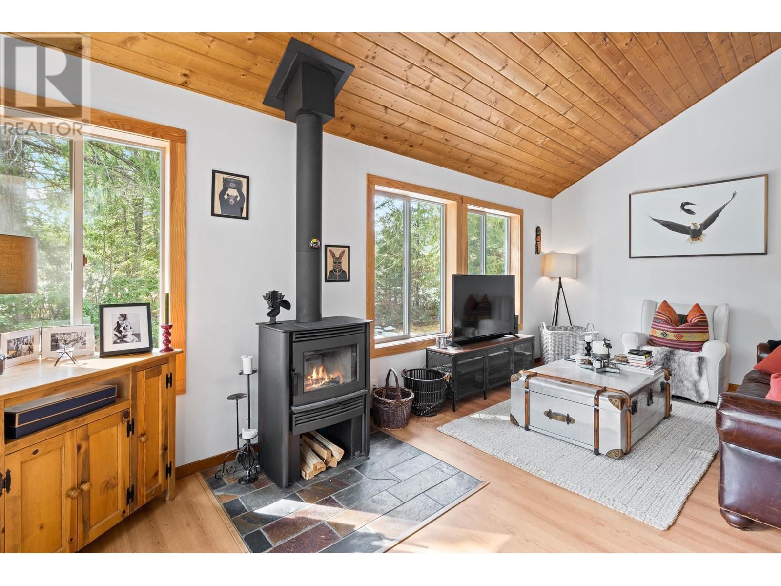 91 Garibaldi Drive, Whistler, British Columbia  V8E 0A7 - Photo 8 - R2942343