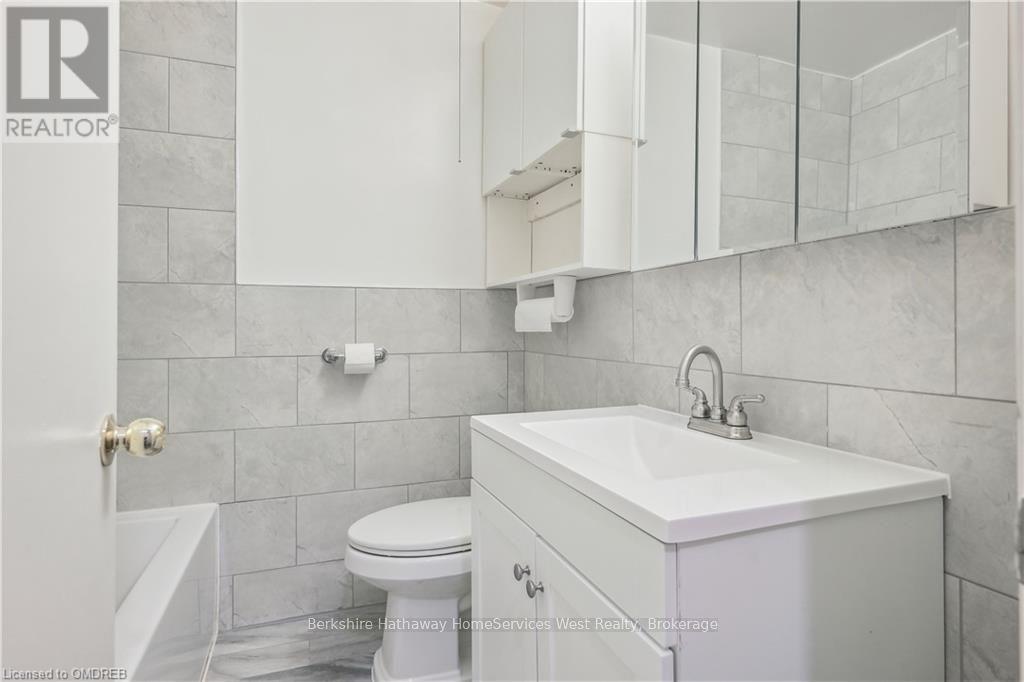 18 Thirty Third St, Toronto, Ontario  M8W 3G9 - Photo 11 - W10403613