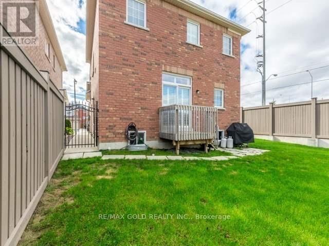 437 Brisdale Drive, Brampton, Ontario  L7A 3T9 - Photo 9 - W10409255