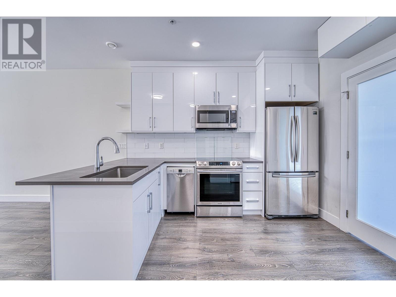 5063 Earles Street, Vancouver, British Columbia V5R 3R8 - Photo 4 - R2942466