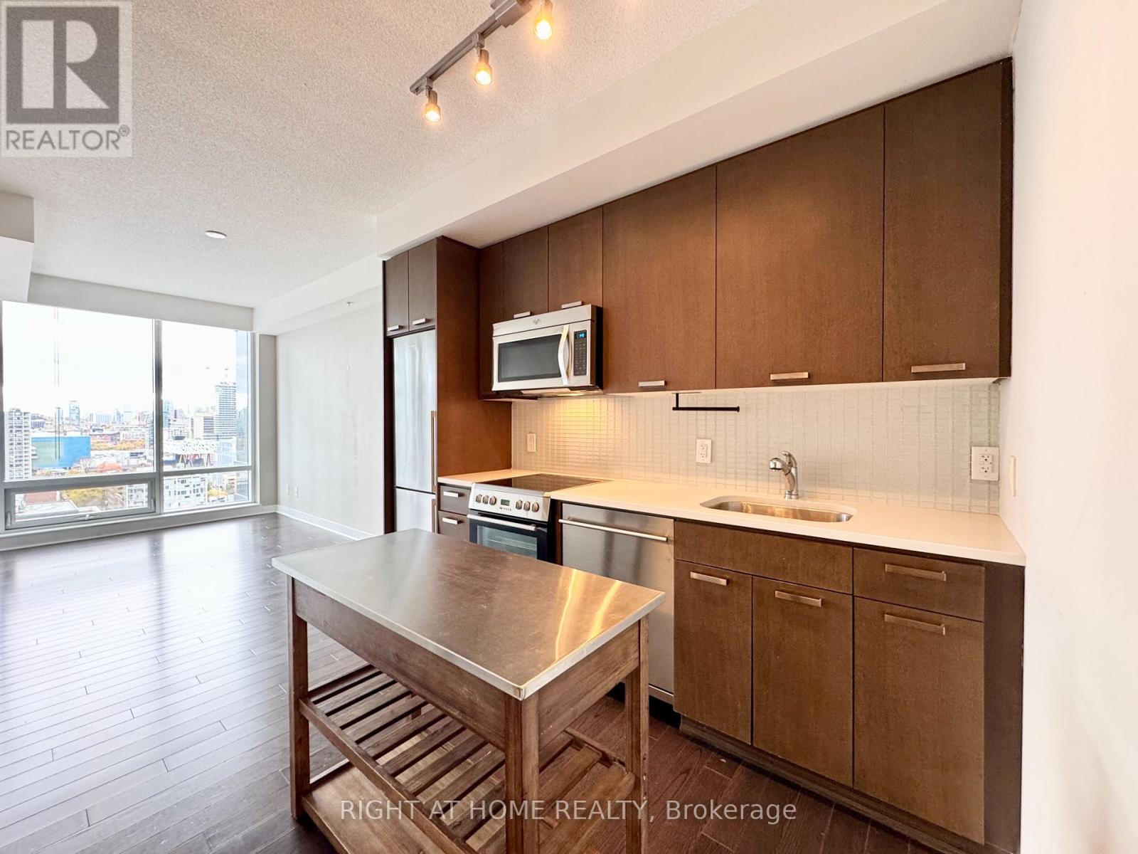 2303 - 295 Adelaide Street W, Toronto, Ontario  M5V 0L4 - Photo 2 - C10409360