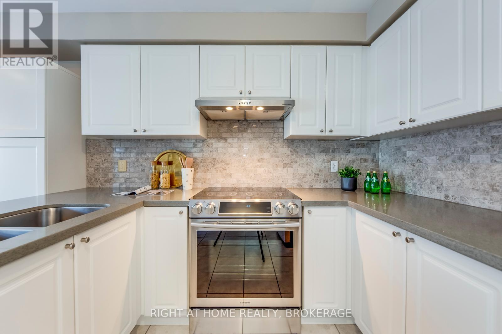 136 Tarragona Boulevard, Toronto, Ontario  M6N 5C5 - Photo 12 - W10407663