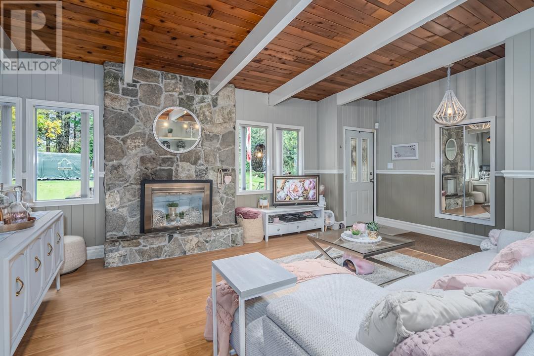 Property at 3632 VICTORIA DRIVE image 3