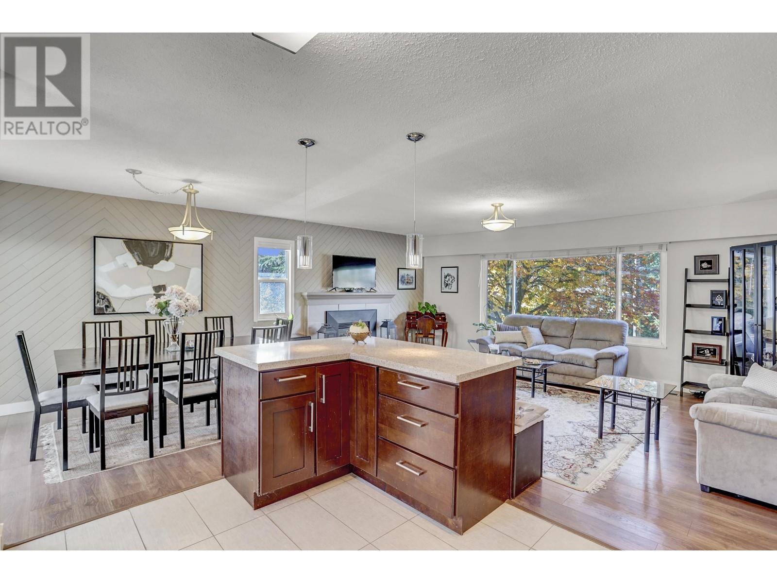 11958 Hall Street, Maple Ridge, British Columbia  V2X 5L8 - Photo 2 - R2942559