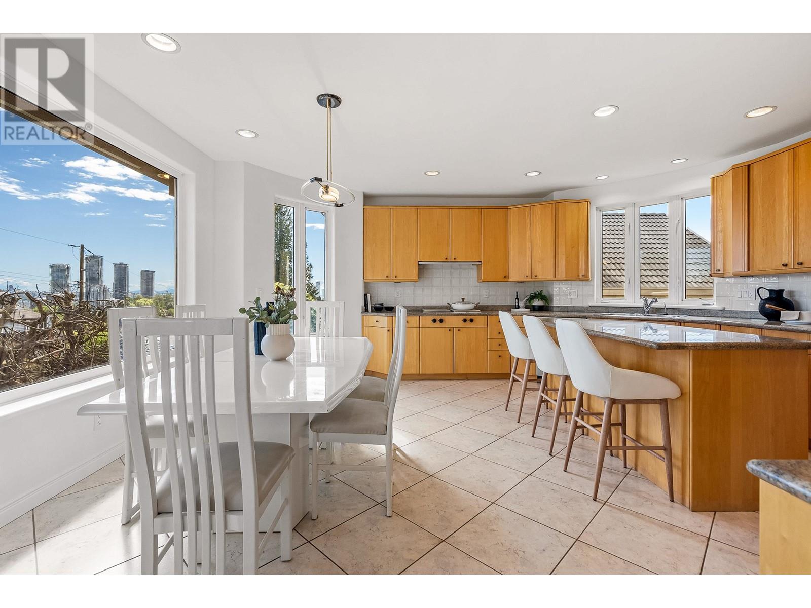 Listing Picture 11 of 40 : 5770 CHARLES STREET, Burnaby / 本拿比 - 魯藝地產 Yvonne Lu Group - MLS Medallion Club Member