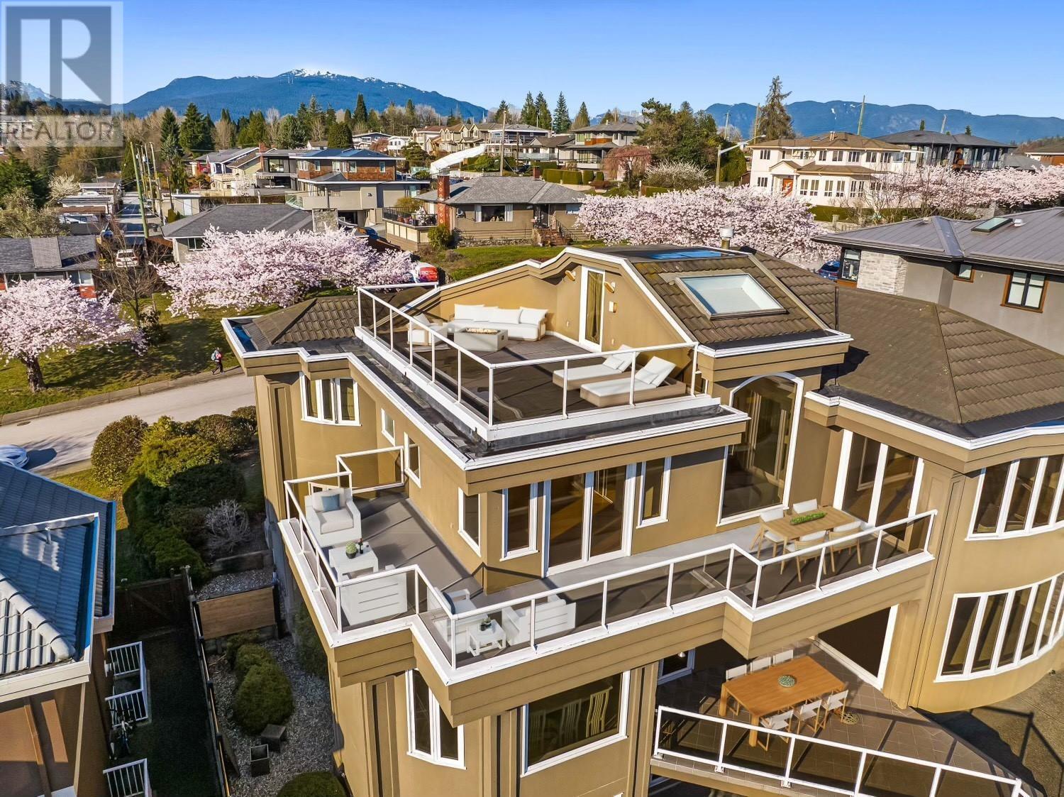 Listing Picture 30 of 40 : 5770 CHARLES STREET, Burnaby / 本拿比 - 魯藝地產 Yvonne Lu Group - MLS Medallion Club Member