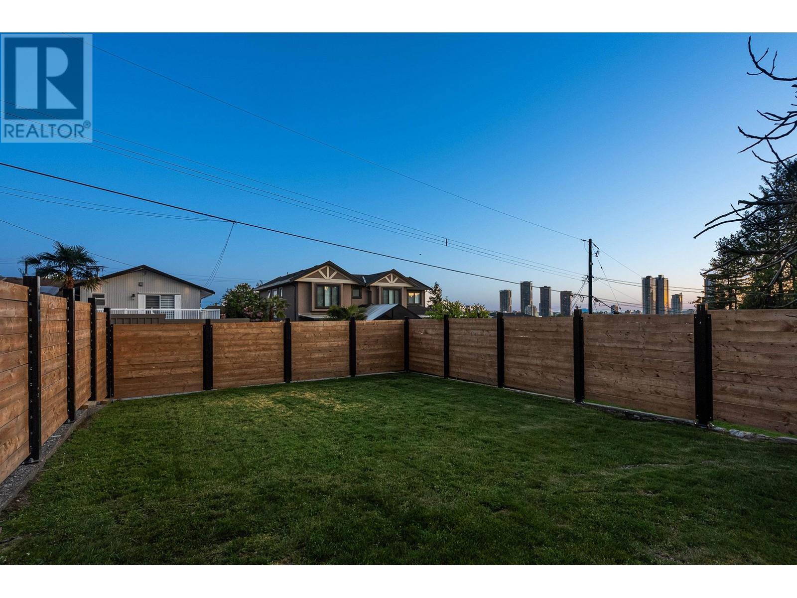 Listing Picture 34 of 40 : 5770 CHARLES STREET, Burnaby / 本拿比 - 魯藝地產 Yvonne Lu Group - MLS Medallion Club Member