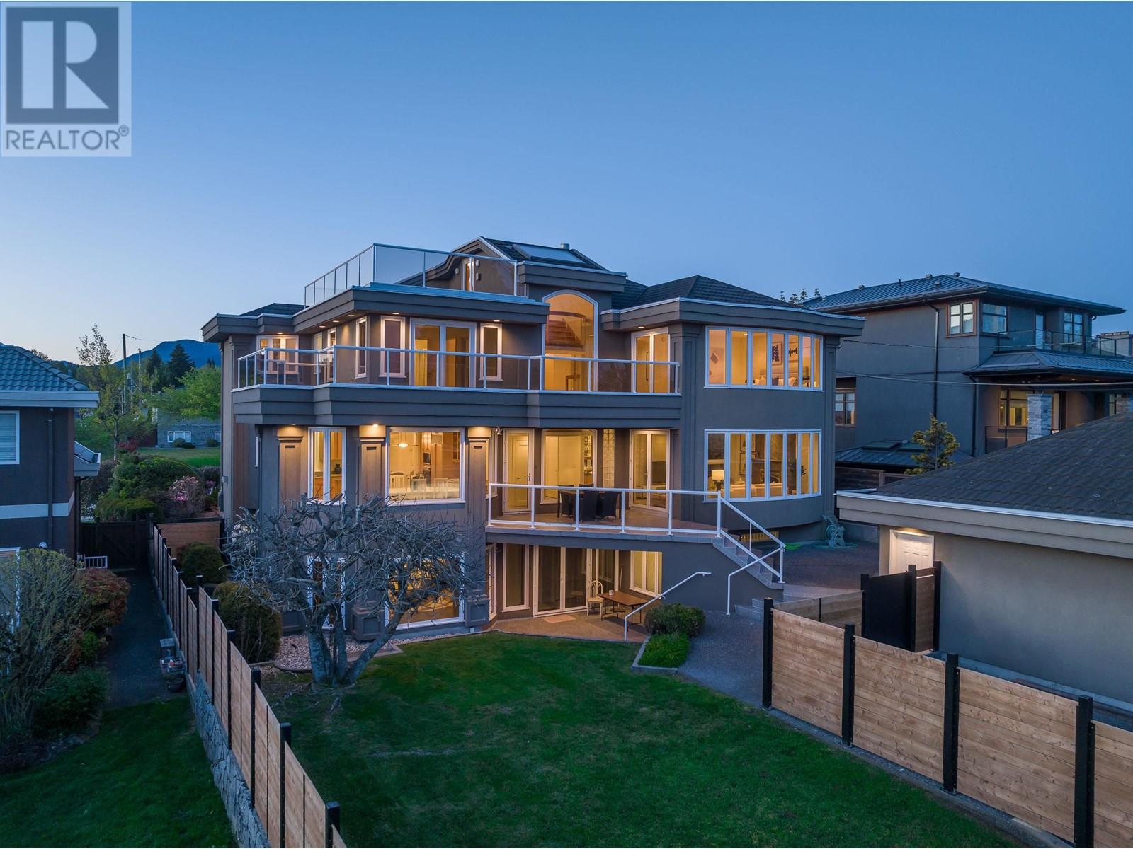 Listing Picture 35 of 40 : 5770 CHARLES STREET, Burnaby / 本拿比 - 魯藝地產 Yvonne Lu Group - MLS Medallion Club Member