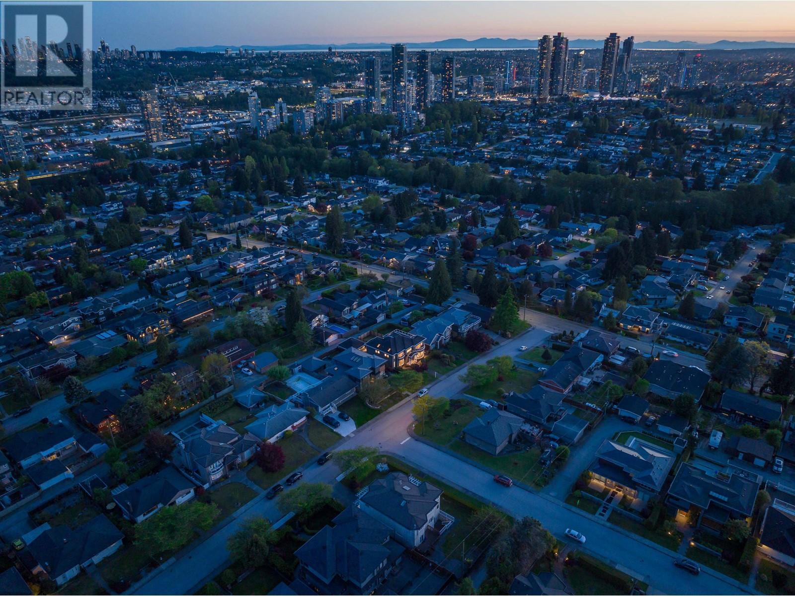 Listing Picture 39 of 40 : 5770 CHARLES STREET, Burnaby / 本拿比 - 魯藝地產 Yvonne Lu Group - MLS Medallion Club Member