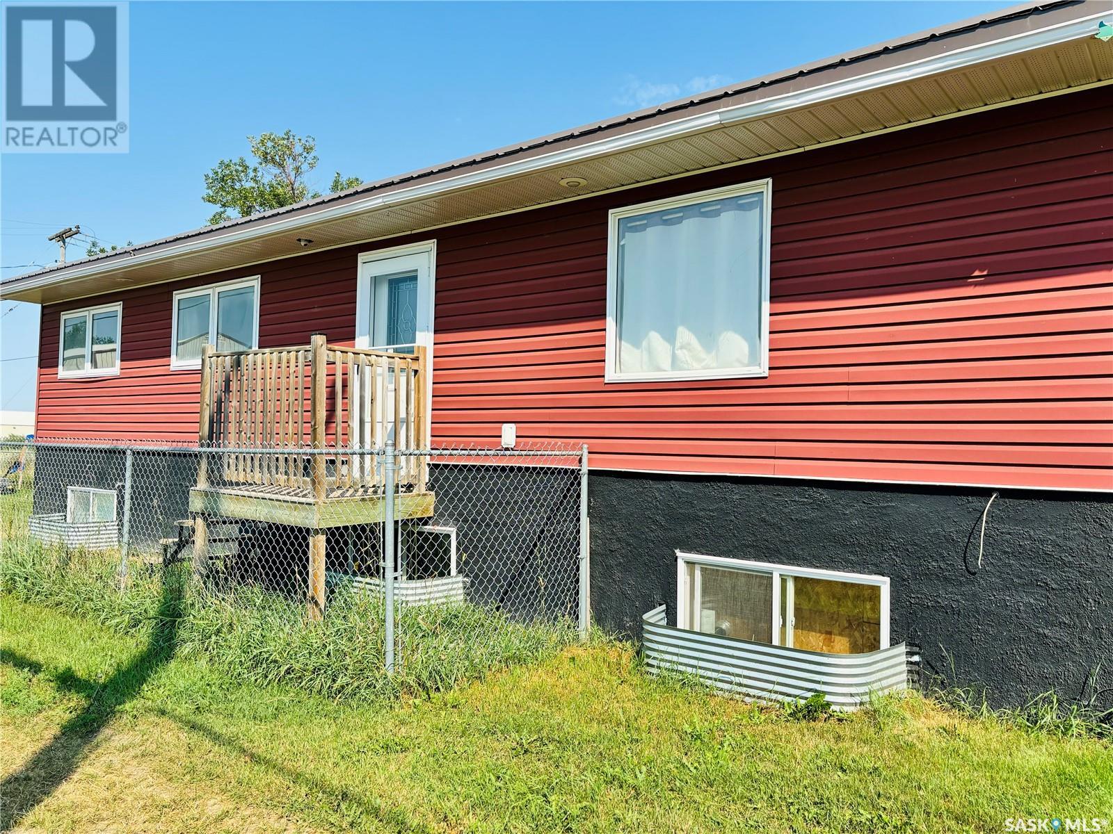 301 3rd Street, Frobisher, Saskatchewan  S0C 0Y0 - Photo 3 - SK979755