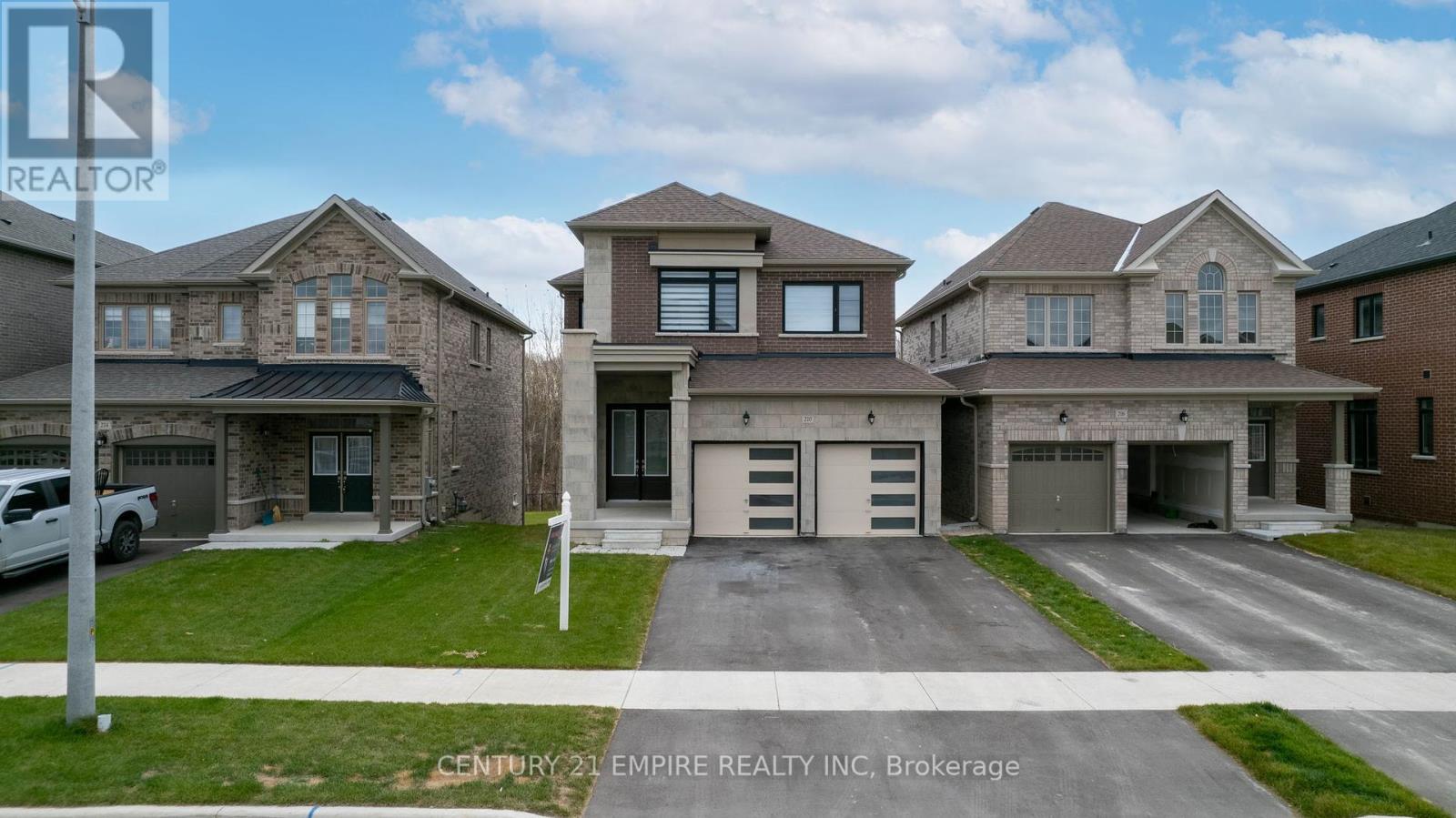 210 FERRAGINE CRESCENT, bradford west gwillimbury (bradford), Ontario