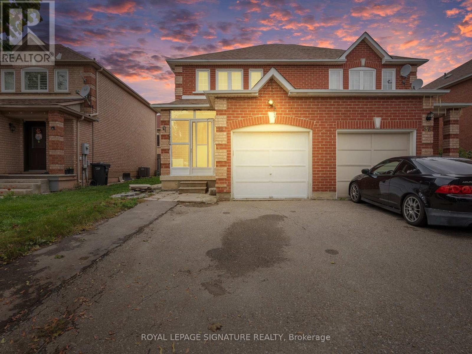 84 Carrie Crescent, Brampton, Ontario  L6Y 4Y6 - Photo 2 - W10407956