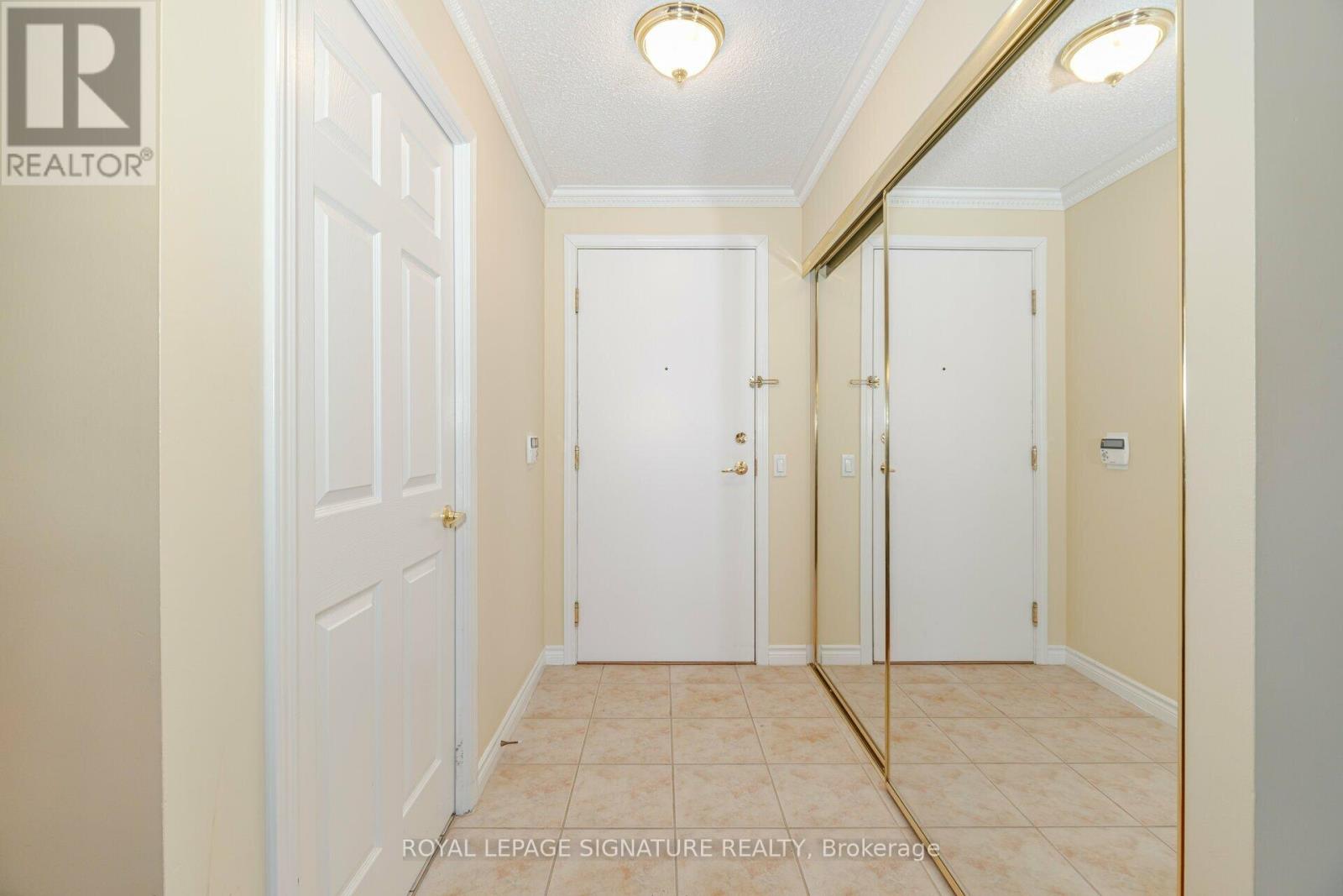 1705 - 35 Kingsbridge Garden Circle, Mississauga, Ontario  L5R 3Z5 - Photo 4 - W10408551