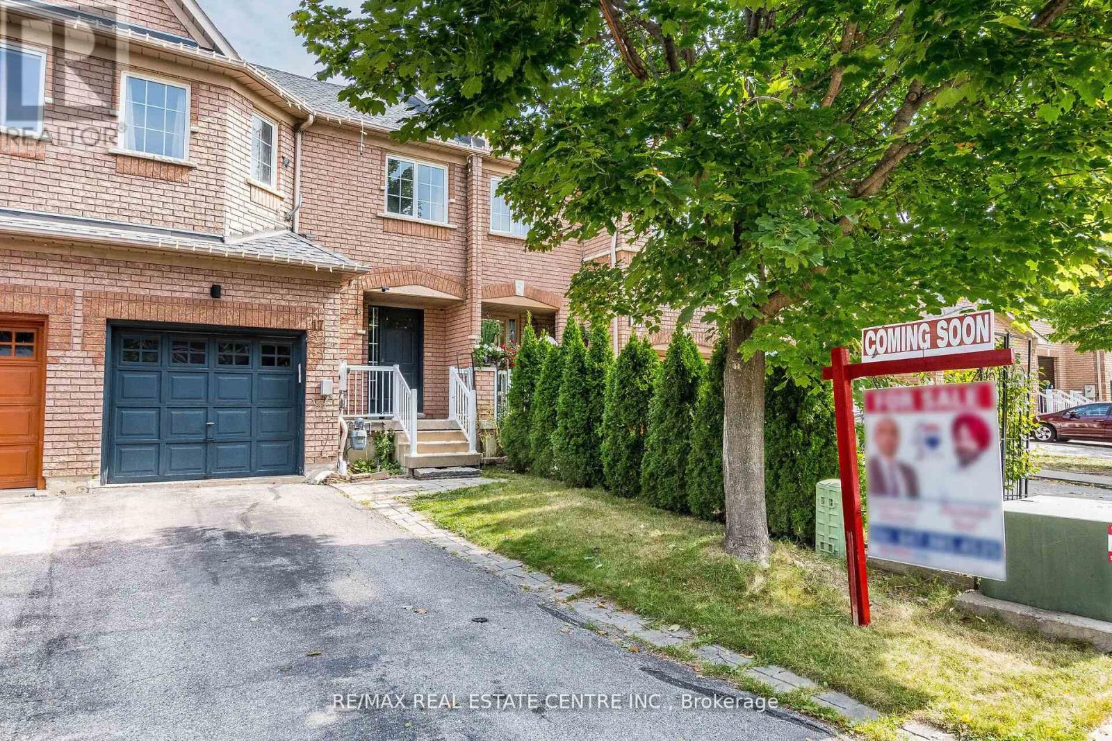 17 Coppermill Drive, Brampton (Northwest Sandalwood Parkway), Ontario  L7A 1N4 - Photo 2 - W10409065