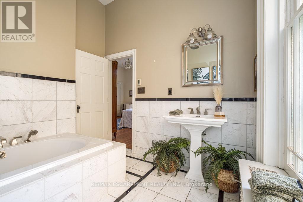 30 South Street W, Hamilton, Ontario  L9H 4C5 - Photo 27 - X10360007