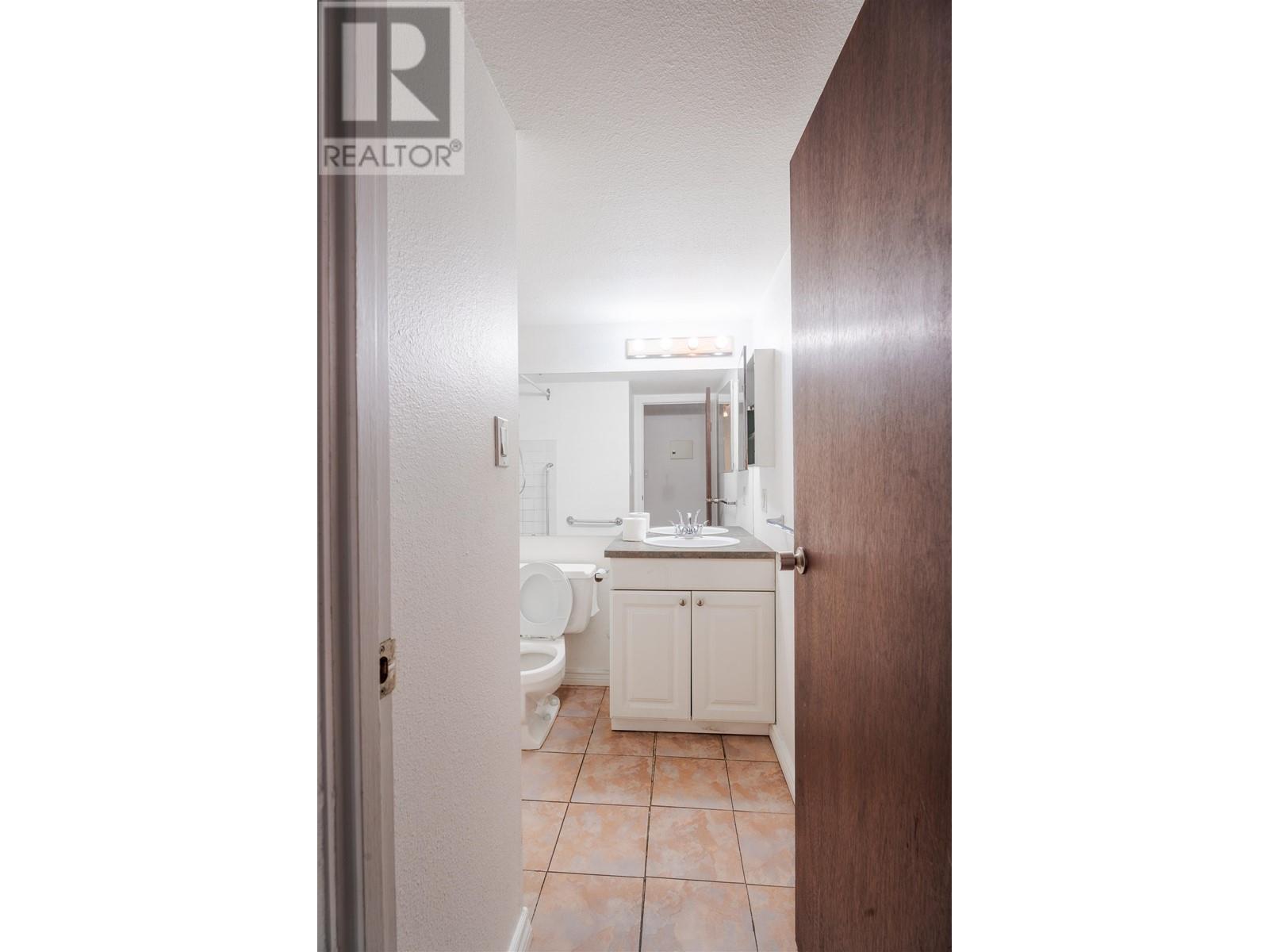 Listing Picture 13 of 16 : 601 1333 HORNBY STREET, Vancouver / 溫哥華 - 魯藝地產 Yvonne Lu Group - MLS Medallion Club Member