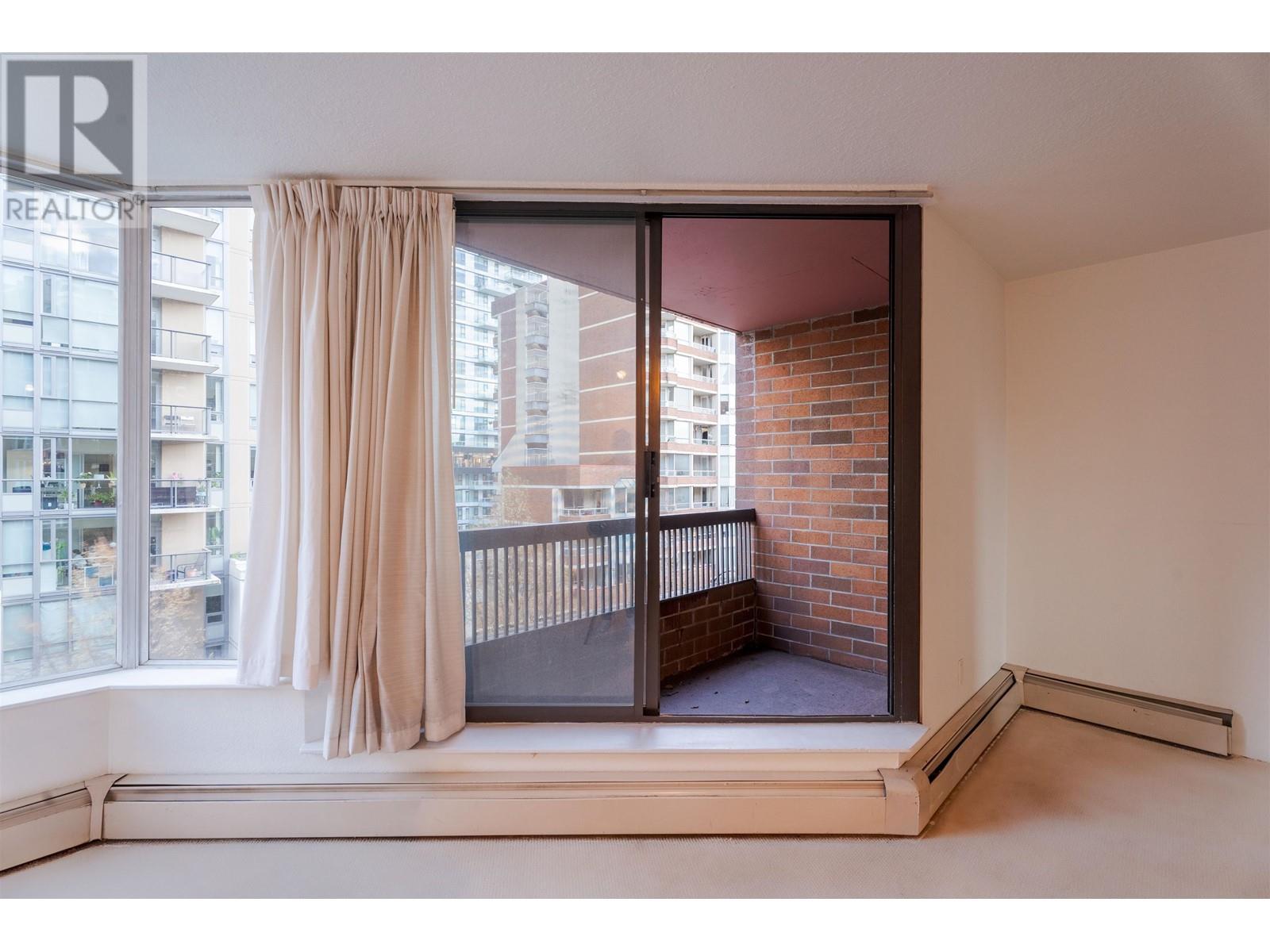 Listing Picture 12 of 16 : 601 1333 HORNBY STREET, Vancouver / 溫哥華 - 魯藝地產 Yvonne Lu Group - MLS Medallion Club Member