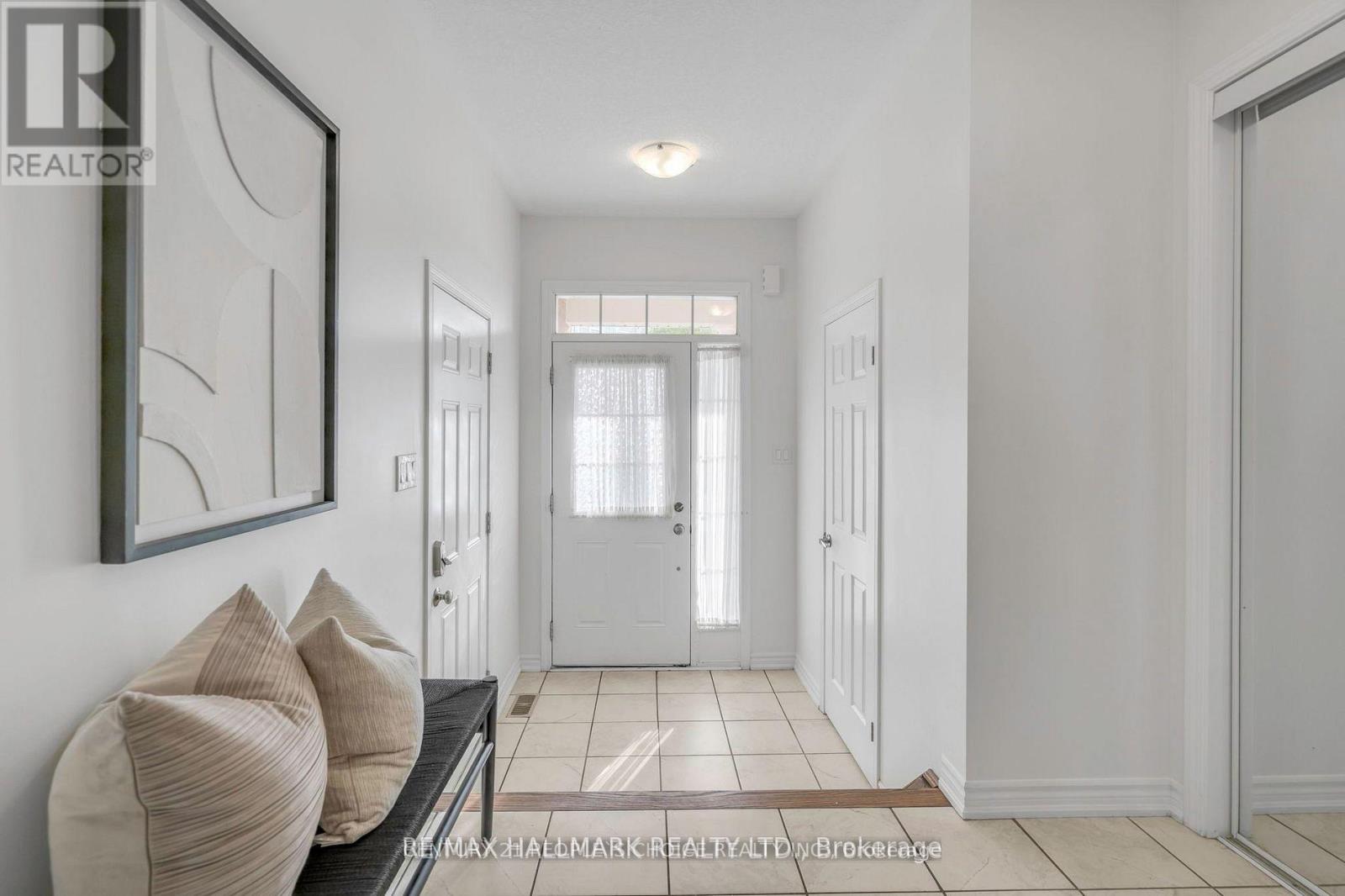 246 Waterbrook Lane, Kitchener, Ontario  N2P 0H7 - Photo 4 - X10409161