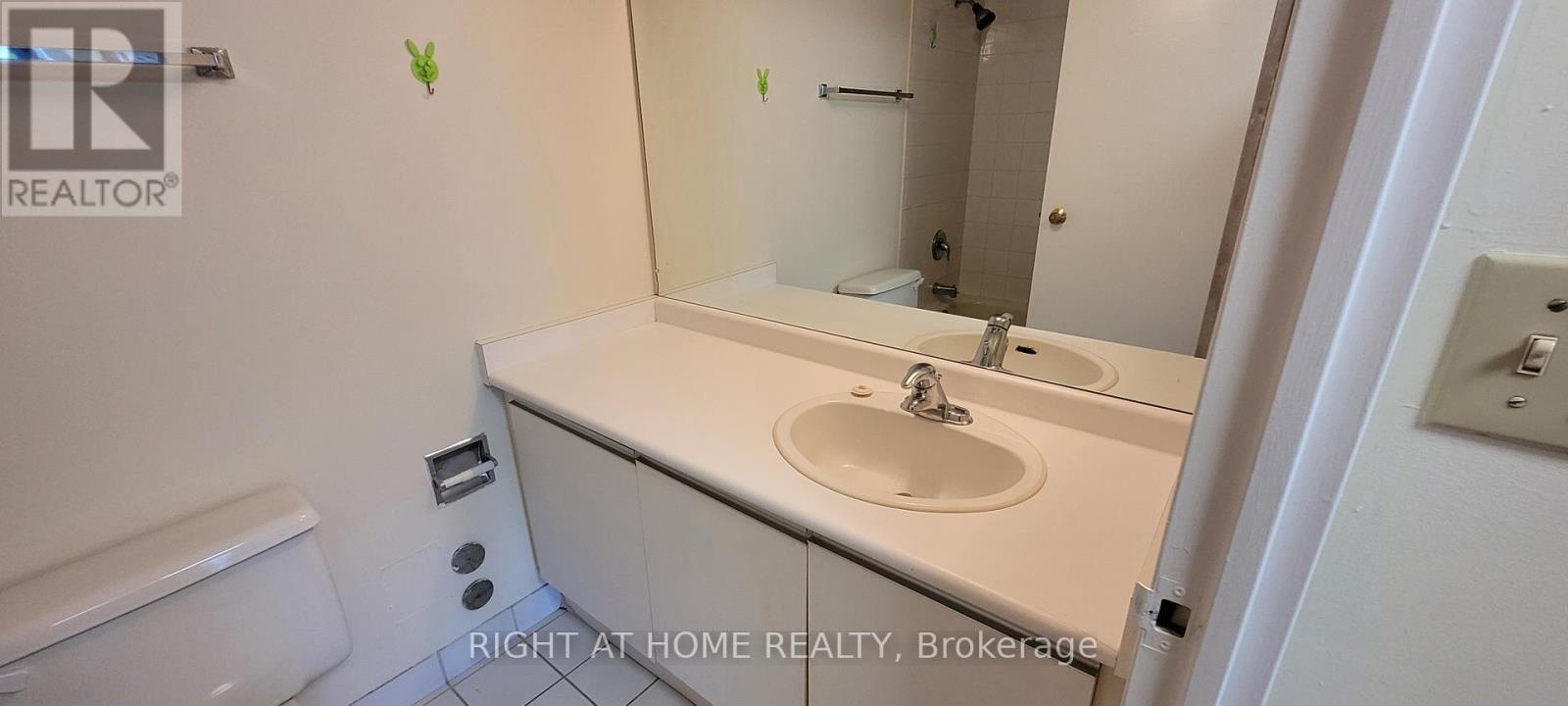 1204 - 5765 Yonge Street, Toronto, Ontario  M2M 4H9 - Photo 12 - C10408037