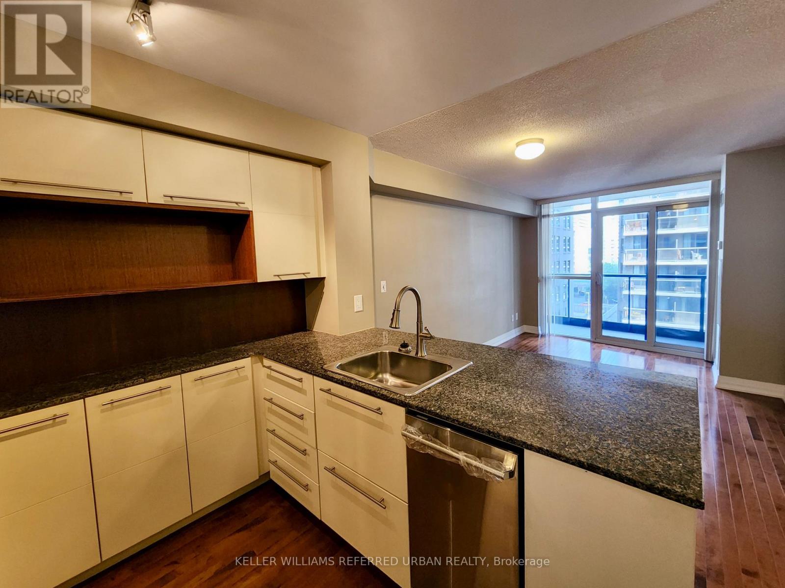 808 - 25 Carlton Street, Toronto, Ontario  M5B 1L4 - Photo 4 - C10410006