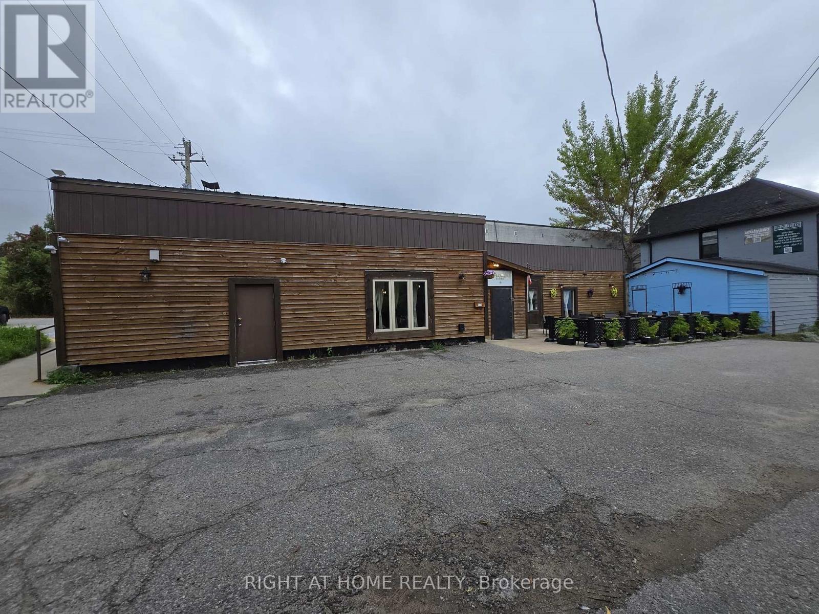 345 King Street, Midland, Ontario  L4R 3M7 - Photo 2 - S9364331